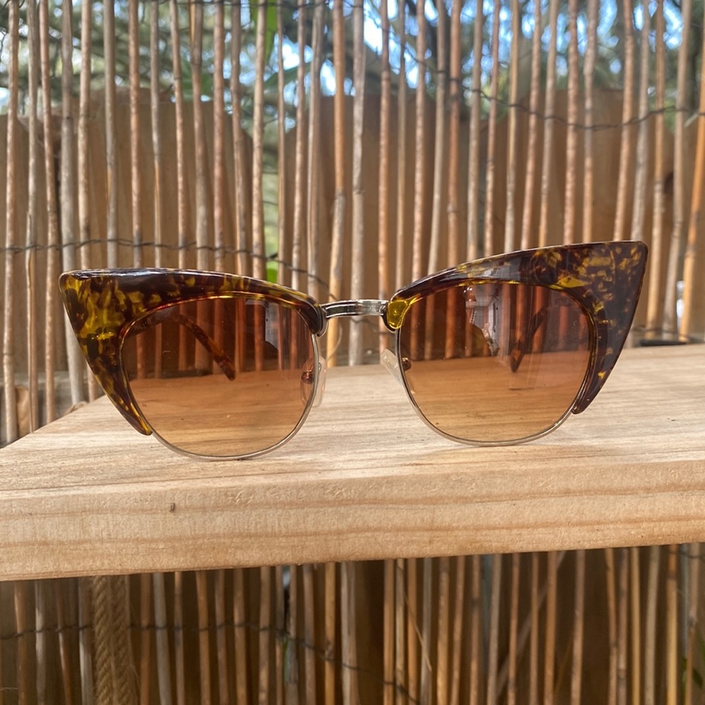 Retro cateye sunglasses